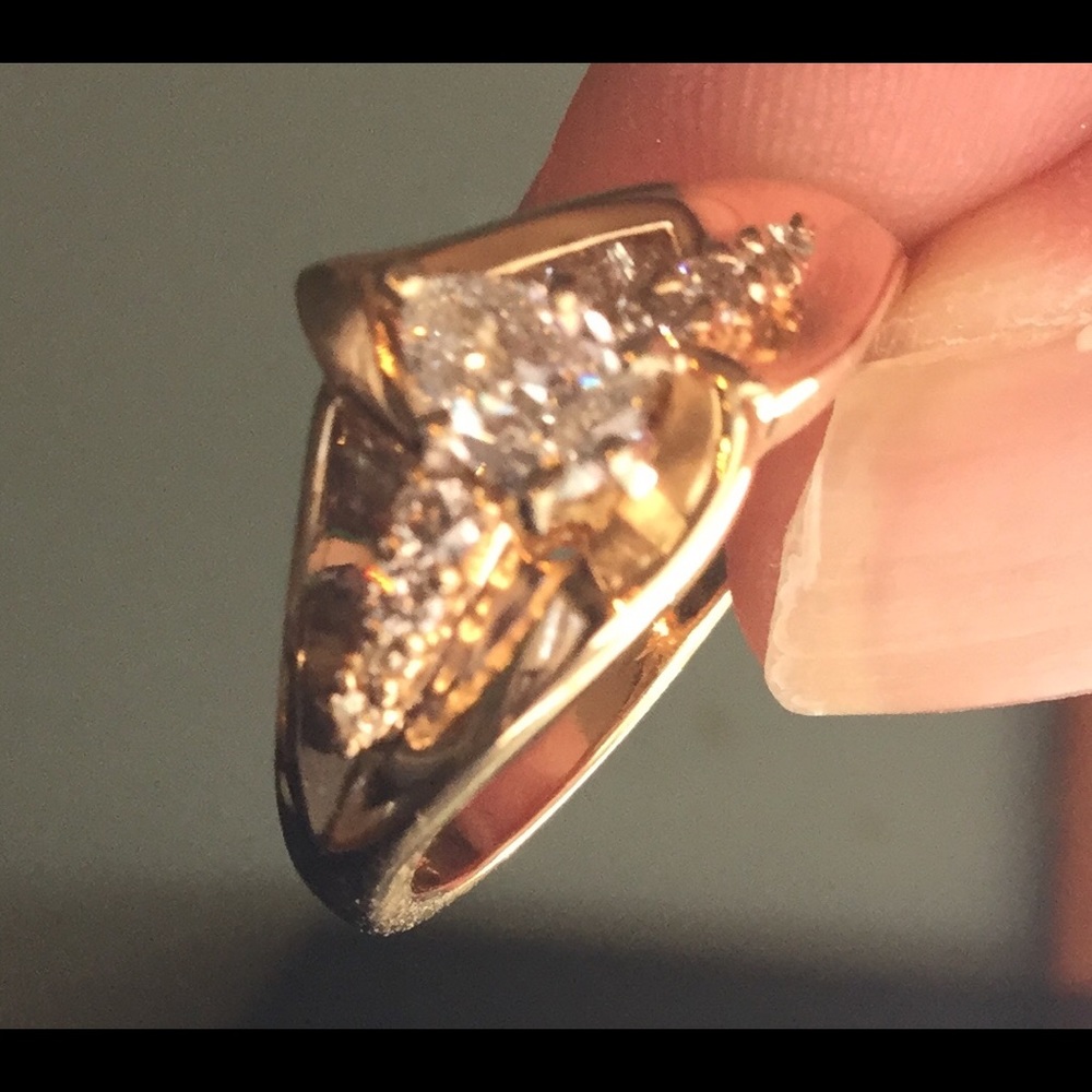 Women’s diamond marquise ring In 14k gold